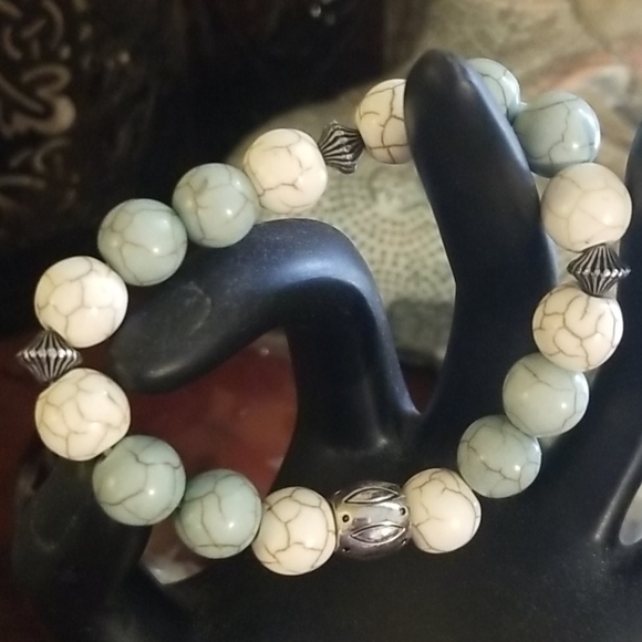 Turquoise and white stone bracelet - Picture 3 of 3